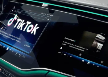 tiktok di mobil